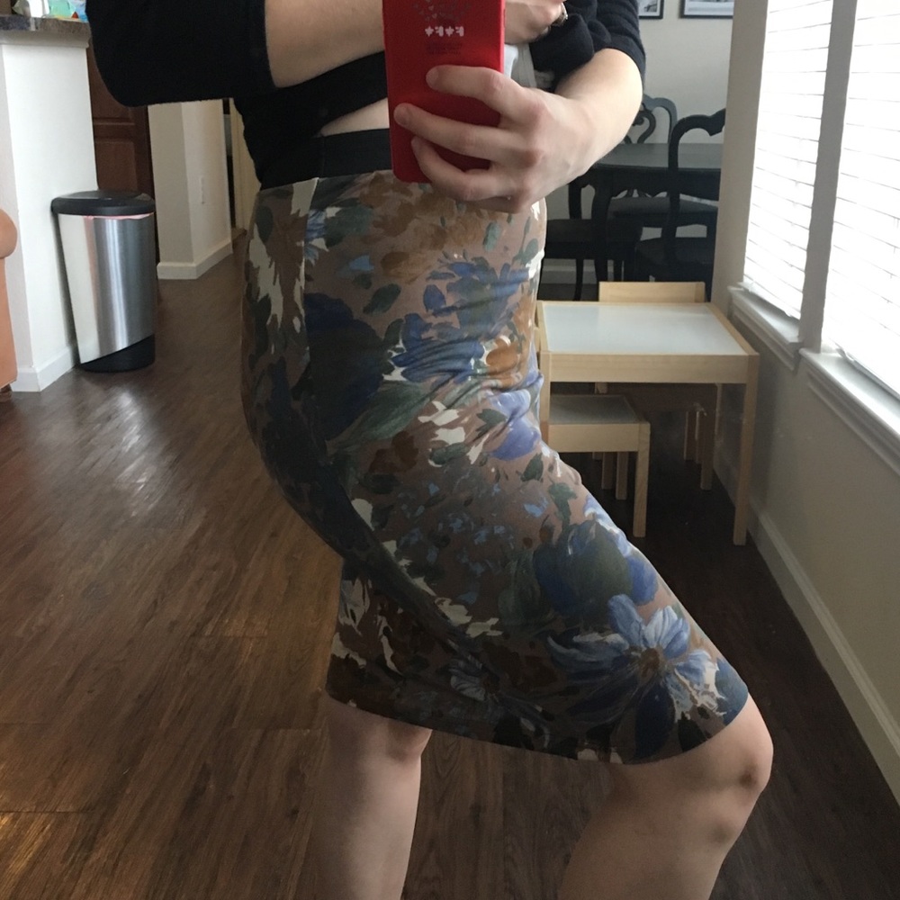 Flower Print Pencil Skirt - Picture 5 of 7